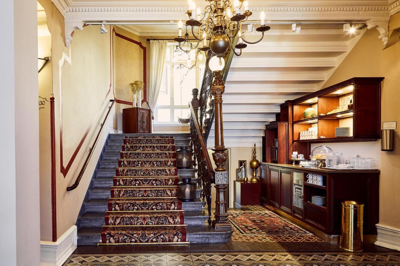 Royal Hotel
